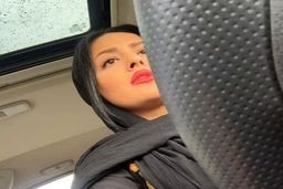 عکس لو رفته مادر زن جوان و اهل حال پیمان قاسم خانی! /عکس نامتعارف همسر و مادر زن پیمان قاسم خانی در ماشین +عکس