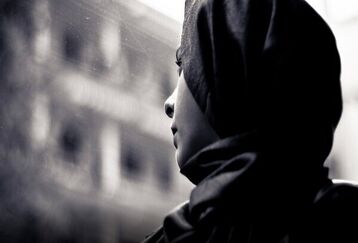 گیر افتادن زن جوان در مخمصه هوو | شوهر پیرم با میله آهنی به سرم کوبید