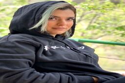 حضور دنیا مدنی در ورزشگاه آزادی +فیلم