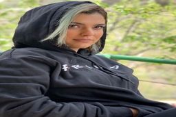 حضور دنیا مدنی در ورزشگاه آزادی +فیلم