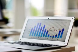 نرم افزار CRM چطور به کارشناسان فروش کمک می کند؟