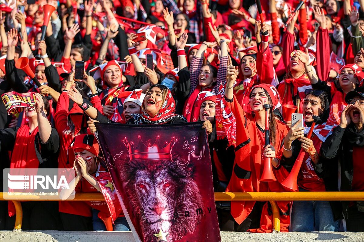 درگیری شدید هواداران پرسپولیس و نساجی