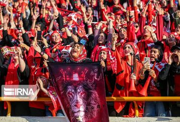 درگیری شدید هواداران پرسپولیس و نساجی