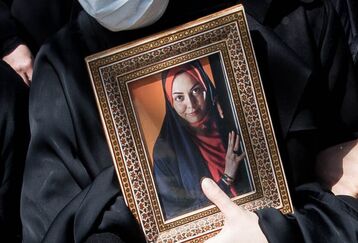 عکس آزاده نامداری در دوره دانشجویی داغ دوستانش را تازه کرد!