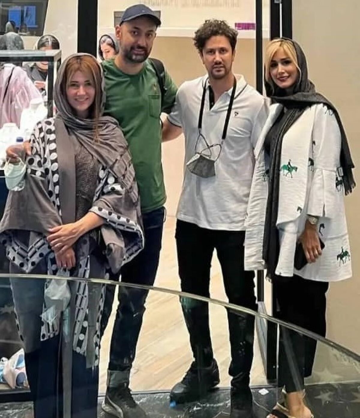 شاید باورنکردنی نباشد این زن جوان مادر همسر شاهرخ استخری است | مادر زن جوان و سانتی مانتال شاهرخ استخری همه را شوکه کرد +عکس خبرساز