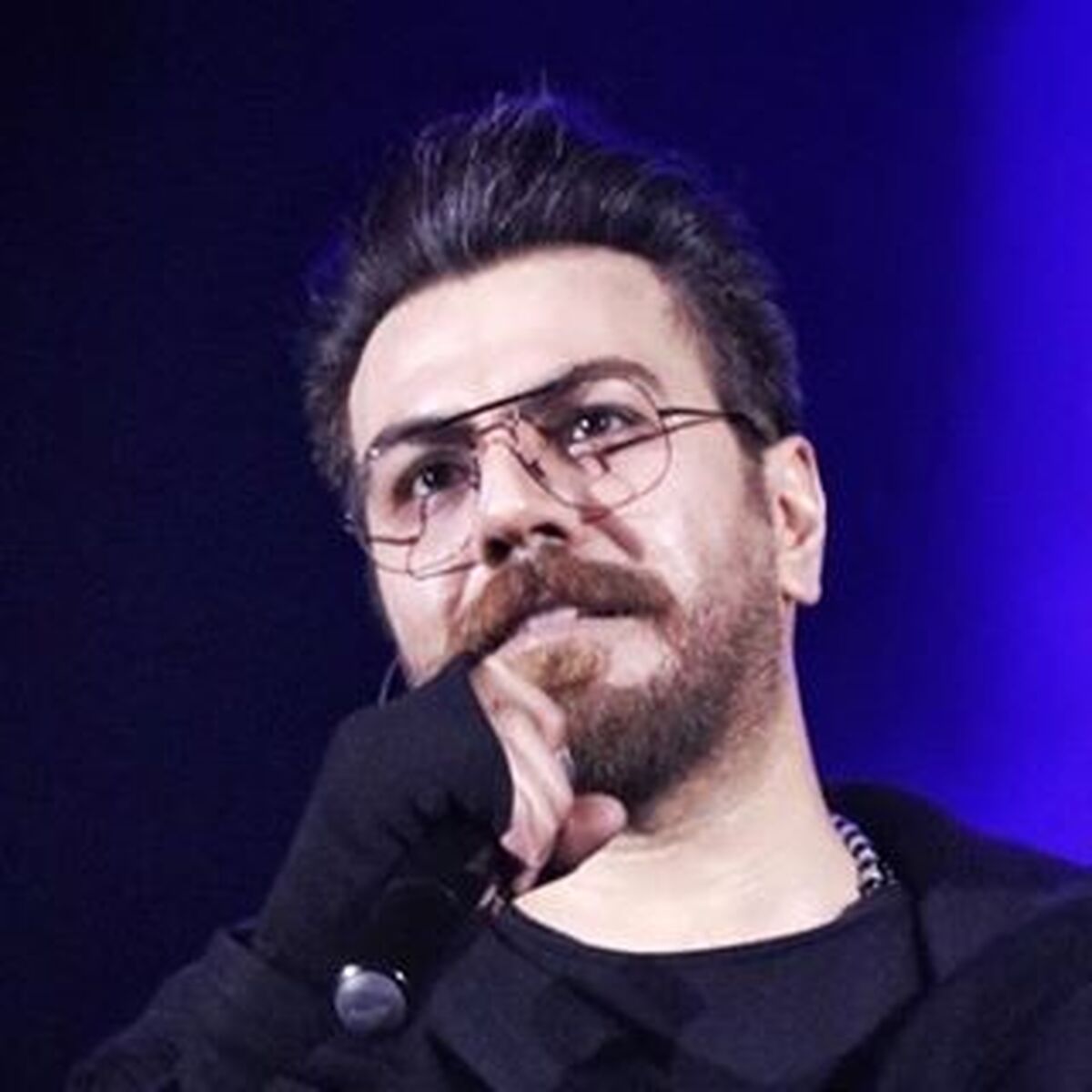 ماجرای حمله افراد قمه به دست به کنسرت خواننده معروف