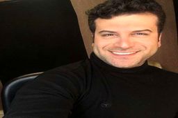 دمامه‌زنی بی نظیر روزبه حصاری در دسته عزاداری + فیلم