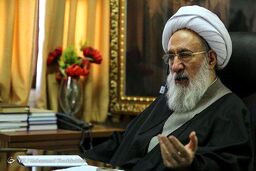 مخالف خودروی خارجی خودش 
