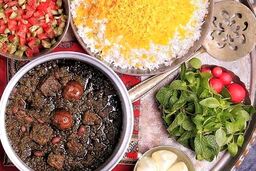 بلاخره تستر آمریکایی  قرمه سبزی و ته‌دیگ را تست کرد | واکنش جالب بلاگر غذای آمریکایی رو ببینید +فیلم