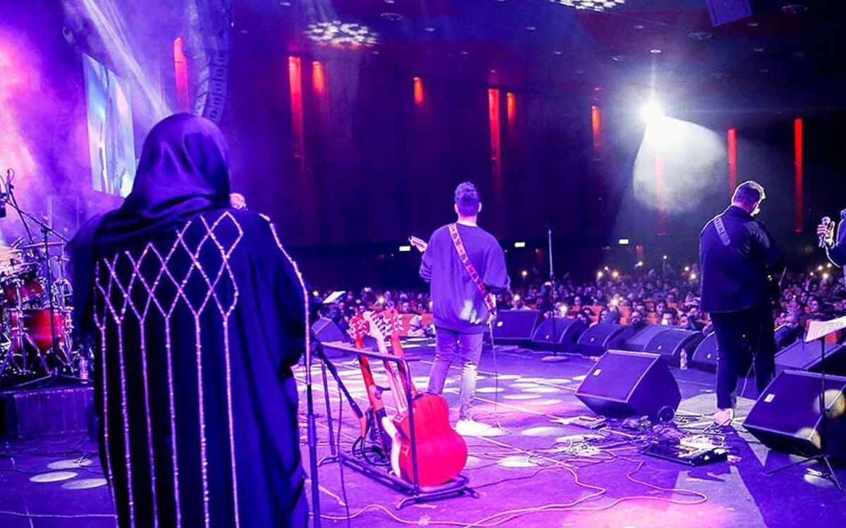 اتفاق عجیب برای اولین بار در برج میلاد | یک زن خواننده شد !