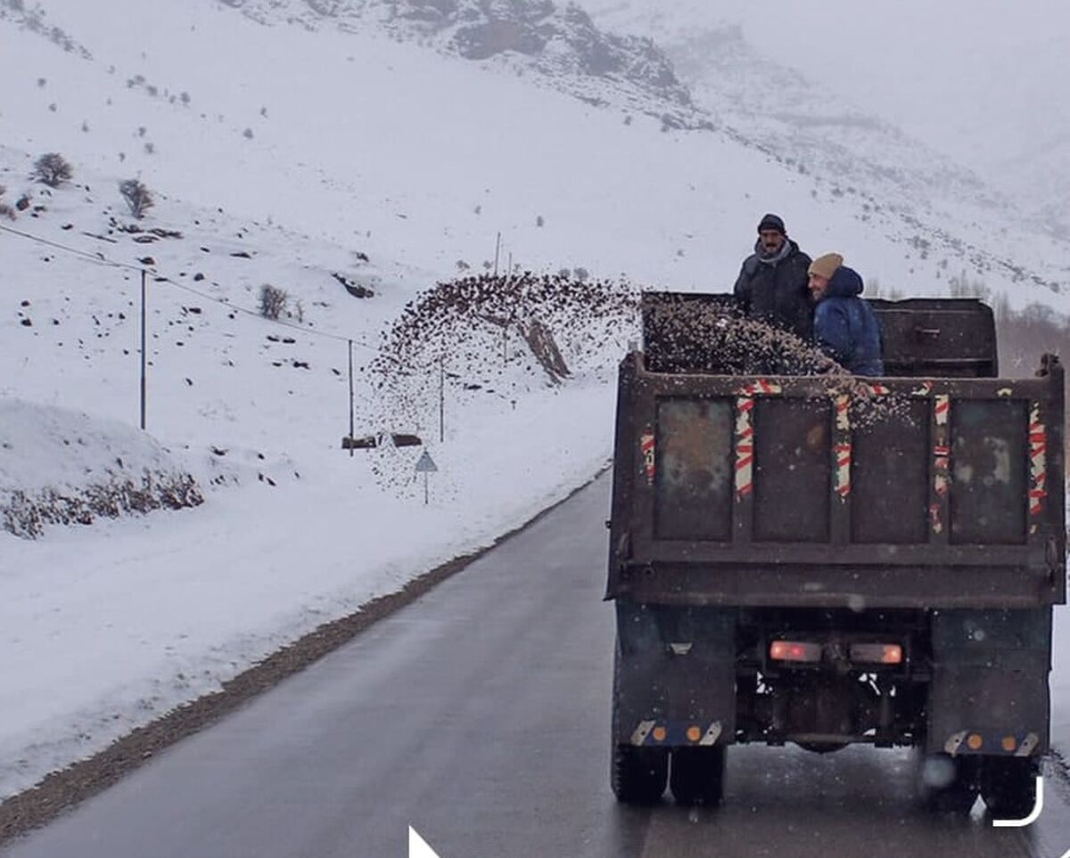 هشدار جدی برای مسافران | بارش باران و برف شدید این جاده ها را مسدود کرد 