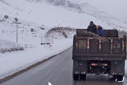 هشدار جدی برای مسافران | بارش باران و برف شدید این جاده ها را مسدود کرد 