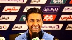  کله پا شدن فرهاد مجیدی در ورزشگاه‌ آزادی +عکس