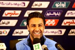 انگشتان فرهاد مجیدی زیر استوک های کاپیتان استقلال له شد! + تصویر وحشتناک
