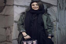 آزاده صمدی چمدان به دست در فرودگاه دیده شد | تیپ آزاده صمدی هنگام خروج از تهران +عکس
