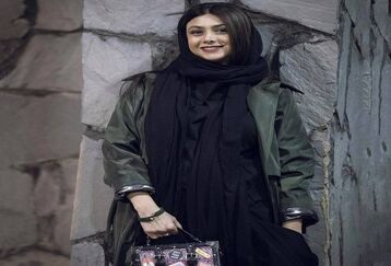 آزاده صمدی چمدان به دست در فرودگاه دیده شد | تیپ آزاده صمدی هنگام خروج از تهران +عکس