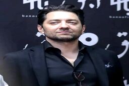 نوروز گردی بهرام رادان در جزیره هرمز | تیپ جدید بهرام رادان در کنار کوه های رنگی هرمز + عکس