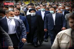 حضور رئیس‌جمهور در جمع راهپیمایان ۲۲ بهمن تهران +عکس