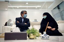 فیلم جنجالی احمدی نژاد در دبی/واکنش همسر احمدی نژاد به موهای زن نامحرم روی سر شوهرش!
