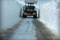 ارتفاع برف در گردنه گله بادوش به ۶ متر رسید +عکس