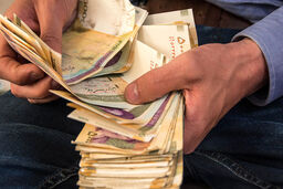 خبر خوش صبح شنبه از مبلغ عیدی کارگران برای سال 1403 | شگفتانه دولت برای حداقل عیدی کارگران ۱۰میلیون و۶۰۰ هزار تومان شد