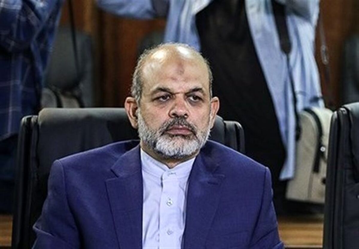 لباس متفاوت وزیر رئیسی +عکس