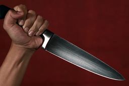 حمله وحشتناک مرد شیشه ای به زنان جوان