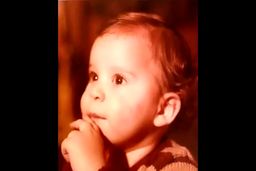 خانم بازیگر سرشناس با سر کچل! | حدس بزنید این کودکی کدام بازیگر معروف است؟ + عکس