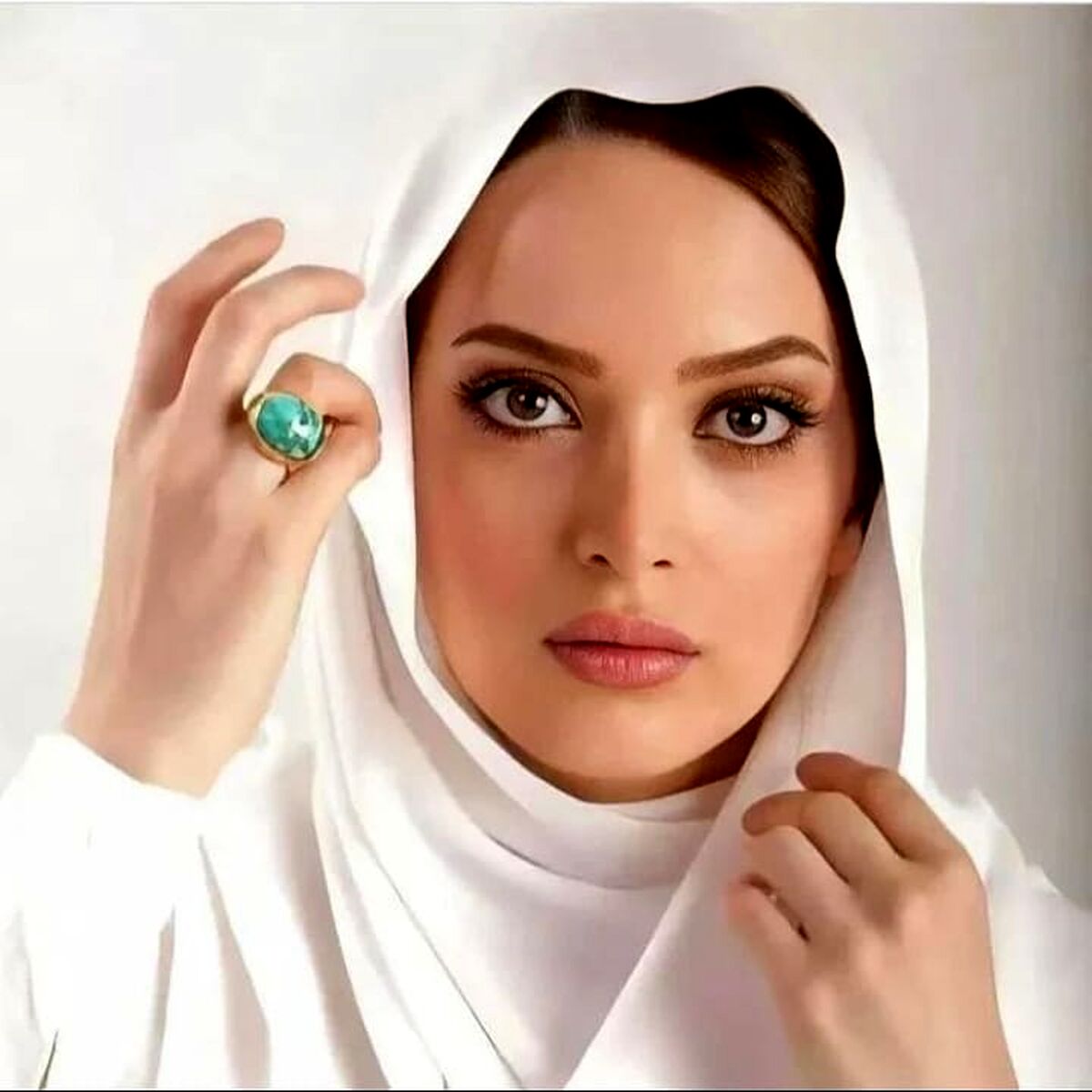 رونمایی بهنوش طباطبایی از چهره تینیجری اش در مراسم تشییع داریوش مهرجویی | تغییر چهره باورنکردنی بهنوش طباطبایی + عکس