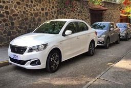 پژو ۳۰۱: خودرویی با امکانات در حد نیاز و طراحی ساده