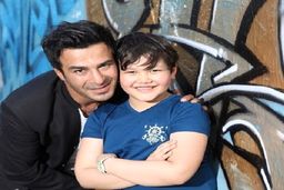 یوسف تیموری در شب آهنگی/بلایی سر حامد آهنگی اومد که دیگه به کسی زنگ نمیزنه!+ فیلم لو رفته