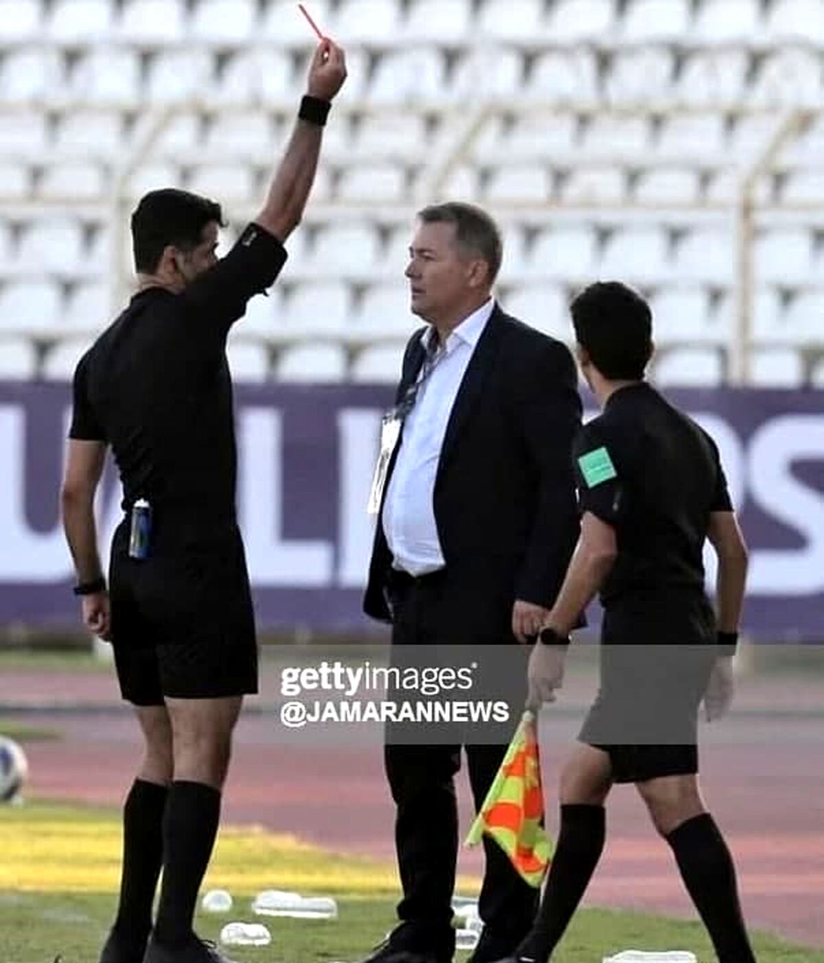لحظه اخراج دراگان اسکوچیچ مقابل لبنان +عکس