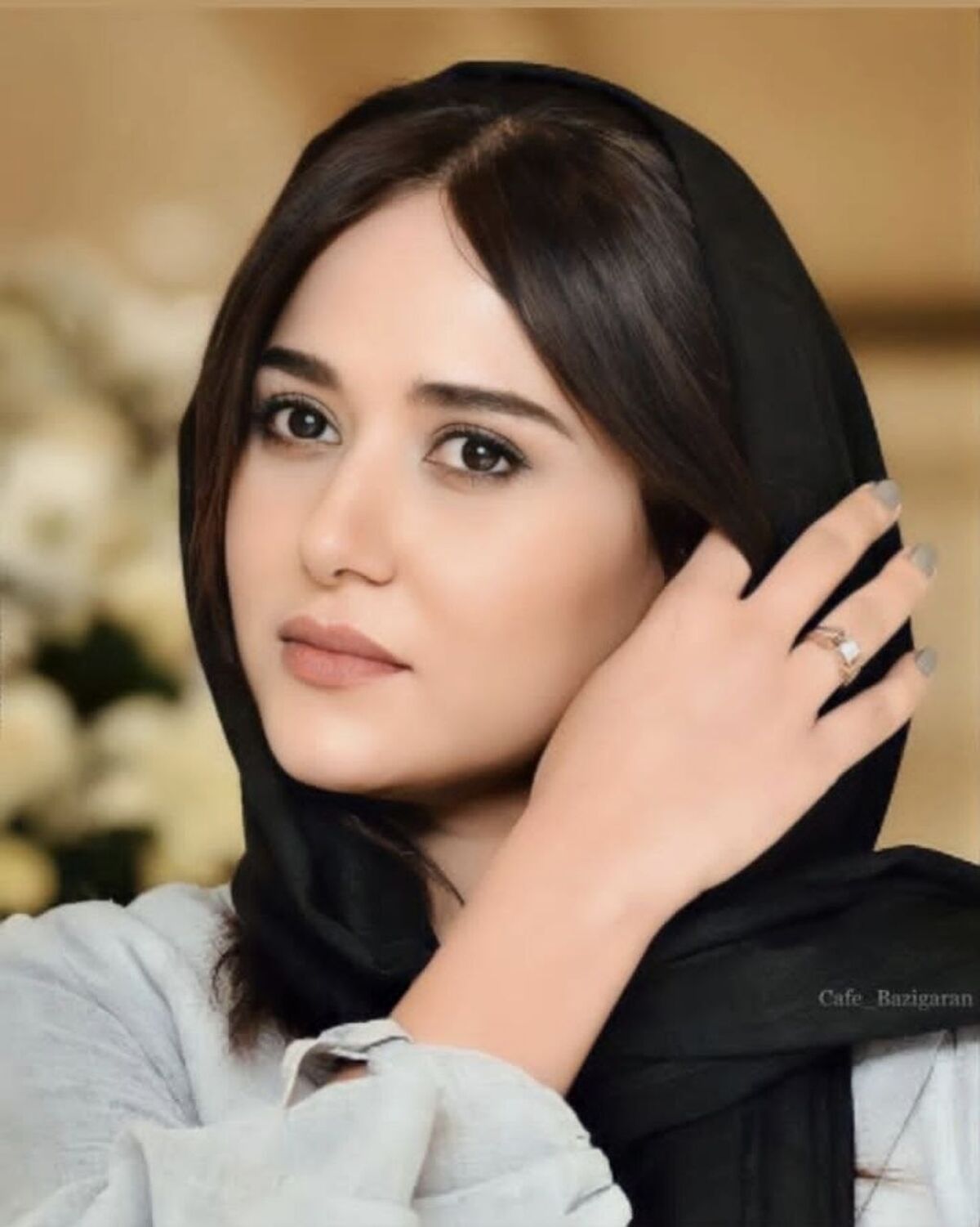 عکسی از پریناز ایزدیار وایرال شد | تصویر جنجالی از پریناز ایزدیار با حلقه ازدواج +عکس