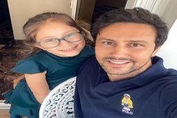 تغییر چهره شوکه کننده شاهرخ استخری و همسرش بعد از بازگشت از بلژیک/قیافه عجیب شاهرخ در آسانسور +عکس