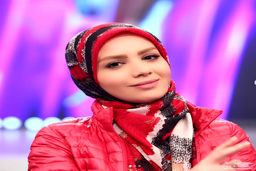 حرکت عجیب مبینا نصیری پشت صحنه | اسلحه در دست مجری تلویزیون + عکس