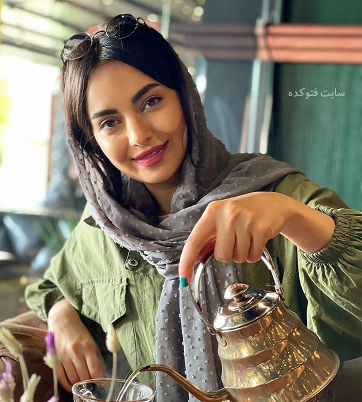 تیپ راحتی مهشید جوادی بعد از برداشتن چادر! | باور نمی کنید این زن مهشید جوادی باشد + عکس