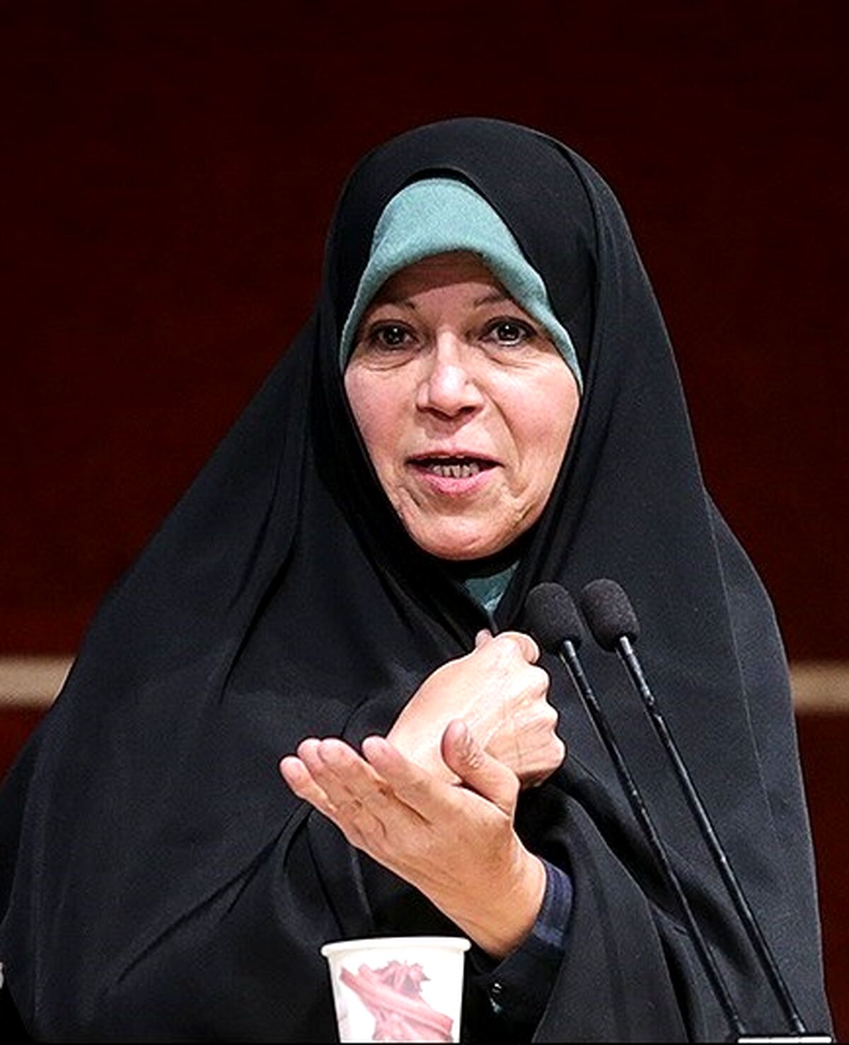 انتقاد تند فائزه هاشمی به رئیسی