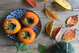 خرمالو را هرگز با معده خالی نخورید | بدترین و بهترین زمان خوردن خرمالو