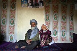 خبر جنجالی اول هفته | عکسی دردآور از ازدواج دختر ۸ ساله با این پیرمرد