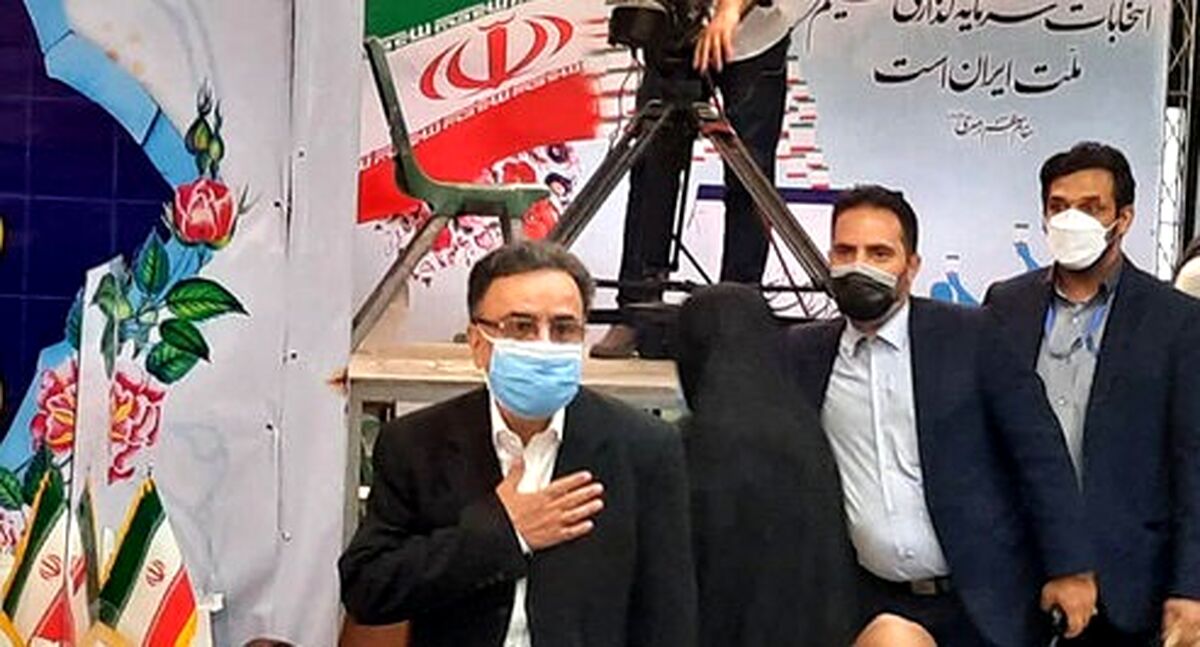 لحظه ثبت نام تاجزاده برای انتخابات 1400 + فیلم لو ر فته