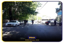 تصاویر لحظه خنثی کردن نارنجک گروگانگیر توسط رئیس پلیس ایلام