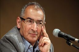 صادقی زیباکلام: نامزد‌ها از کره مریخ آمده‌اند