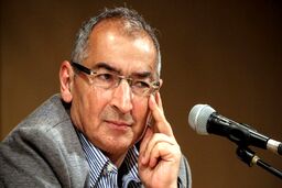 صادقی زیباکلام: نامزد‌ها از کره مریخ آمده‌اند