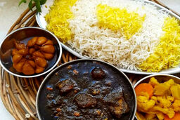 طرز تهیه قورمه‌سبزی به سبک جنوبی ها | طعم و مزه فوق العاده این غذا را فراموش نخواهید کرد !
