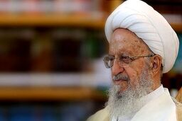 ماجرای عبارت آیت‌الله مکارم شیرازی بر کفن حاج‌قاسم سلیمانی