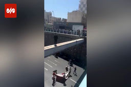 اقدام به خودکشی شهروند تهرانی روی پل پیروزی | پلیس به موقع رسید + فیلم 