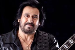 خبرفوری/شهرام شب پره خواننده معروف ایرانی در آمریکا به ایران برمی گردد