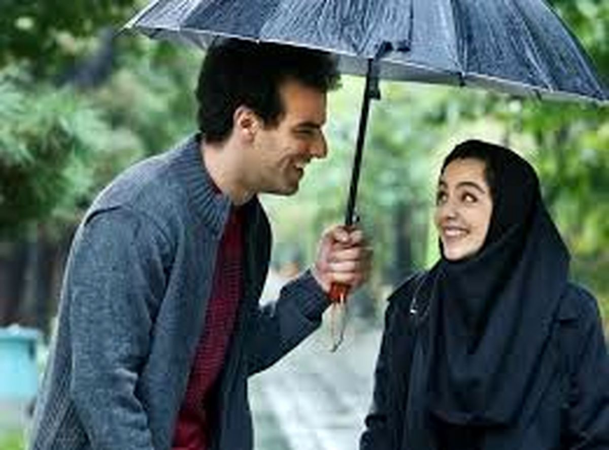 ژست عاشقانه نازنین بیاتی و آقای بازیگر زیر چتر+عکس