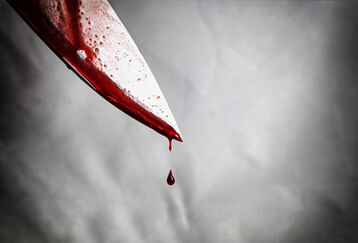 قتل فجیع پیرزن ۷۰ساله در تهران با ۳۶ ضربه چاقو | سرقت طلا و جواهرات پیرزن تنها !