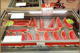 فروش قاچی هندوانه در ترکیه، هر قاچ ۲۳ هزار تومان! +عکس